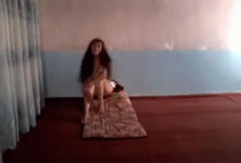 Стриптиз молодой узбекской модели в коротком платье и красных трусиках - uz porno video skachat
